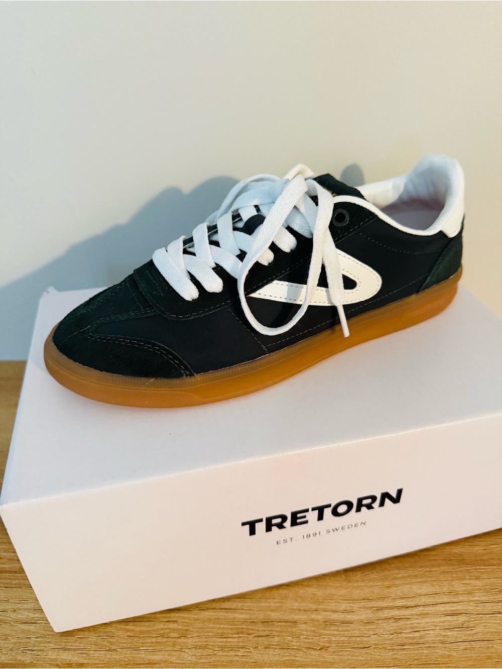 Tretorn Dark Green Skylar Low-Top Sneakers - Picture 7 of 11